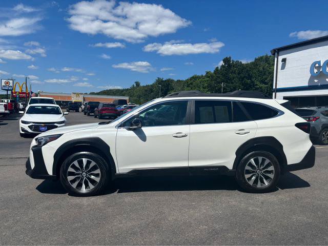 Used 2025 Subaru Outback Limited AWD/4WD image 3