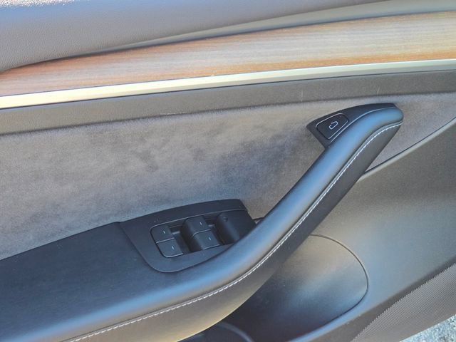 Used 2022 Tesla Model 3 Standard Range image 24