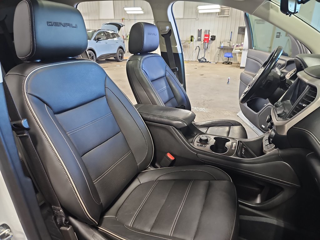 Used 2020 GMC Acadia Denali w/ LPO, Floor Liner Package AWD/4WD image 10