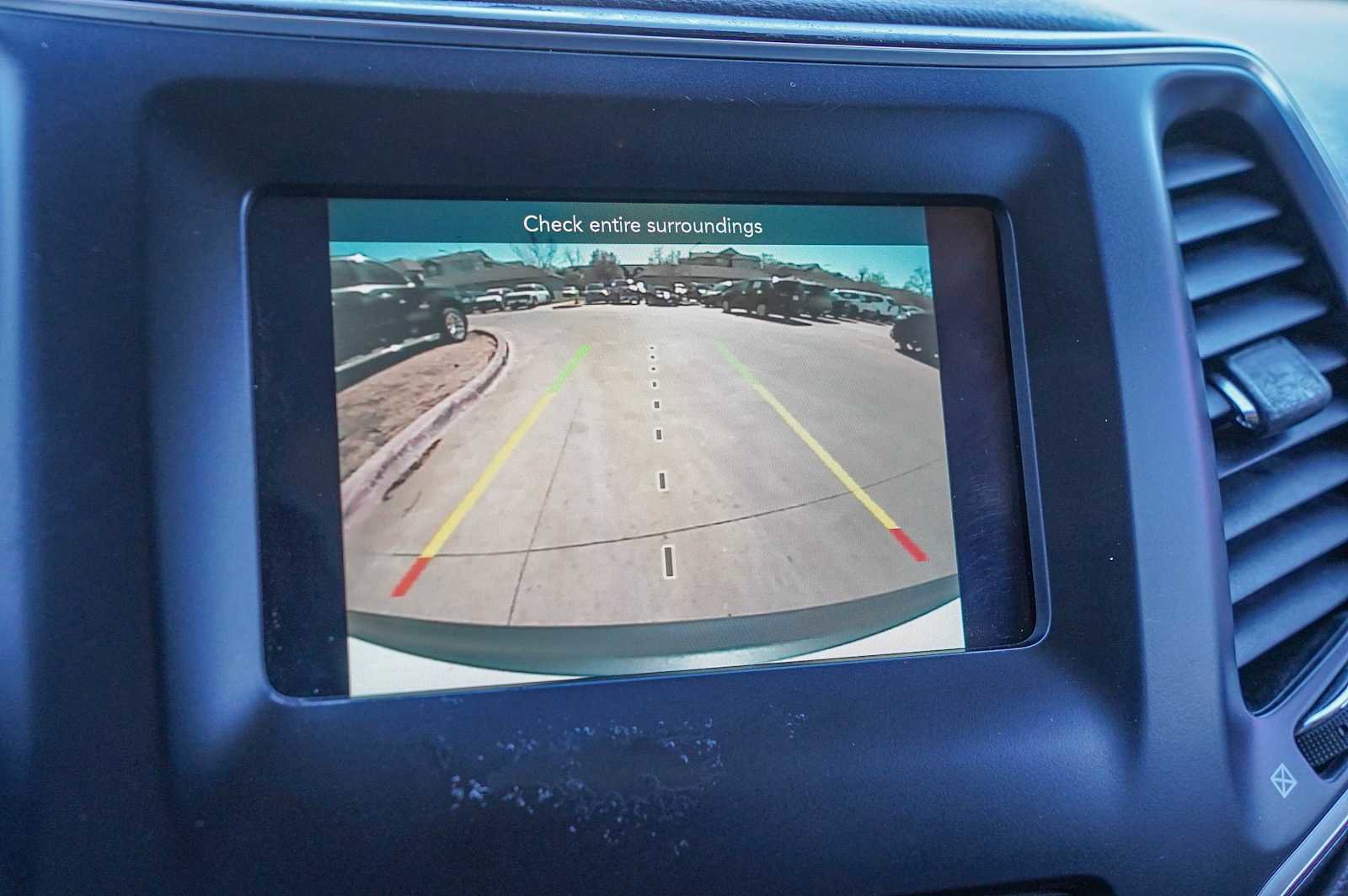 Used 2019 Jeep Cherokee Latitude Plus image 12