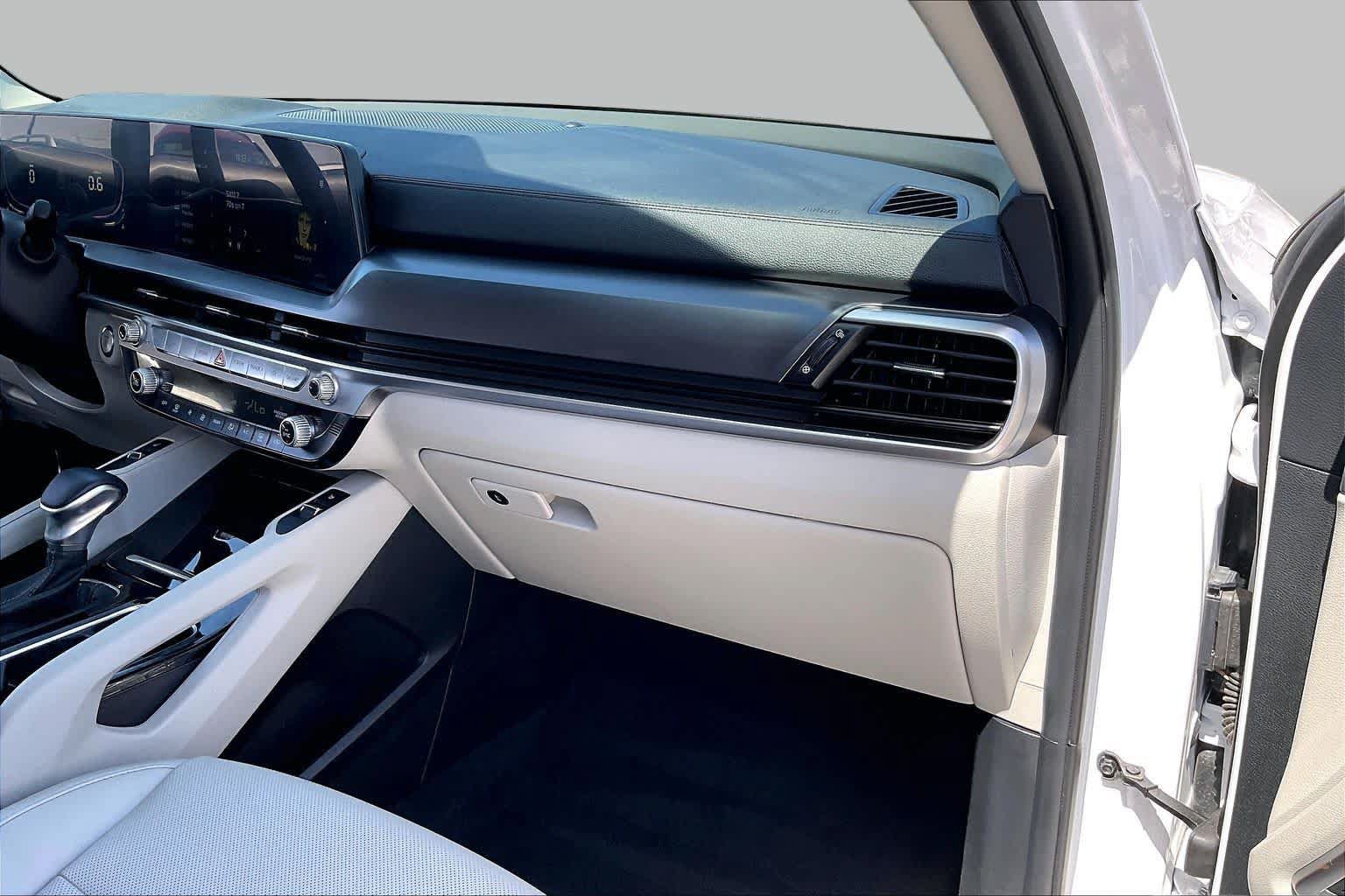 Used 2025 Kia Telluride S FWD image 16