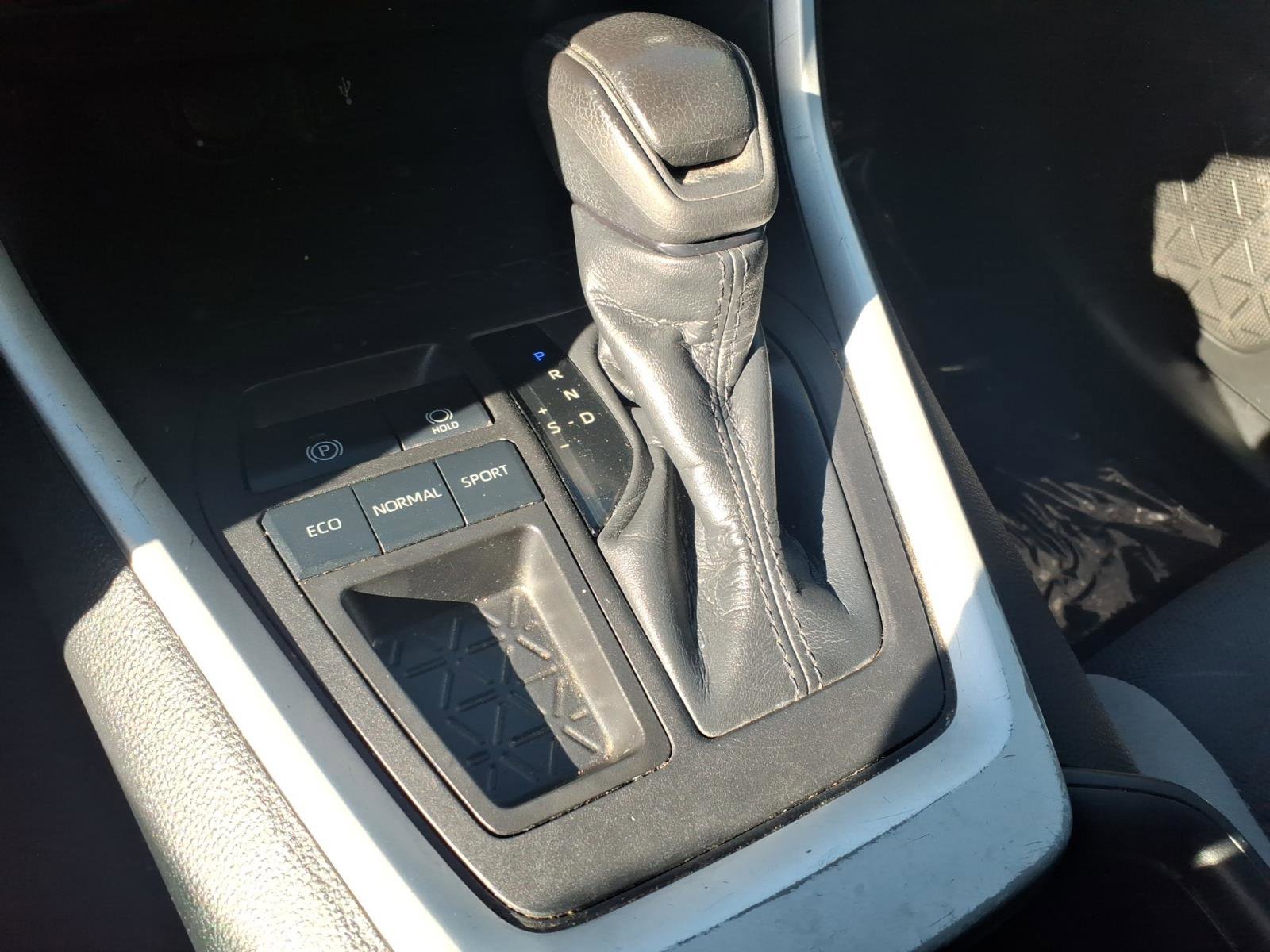 Used 2022 Toyota RAV4 XLE w/ Convenience Package image 16