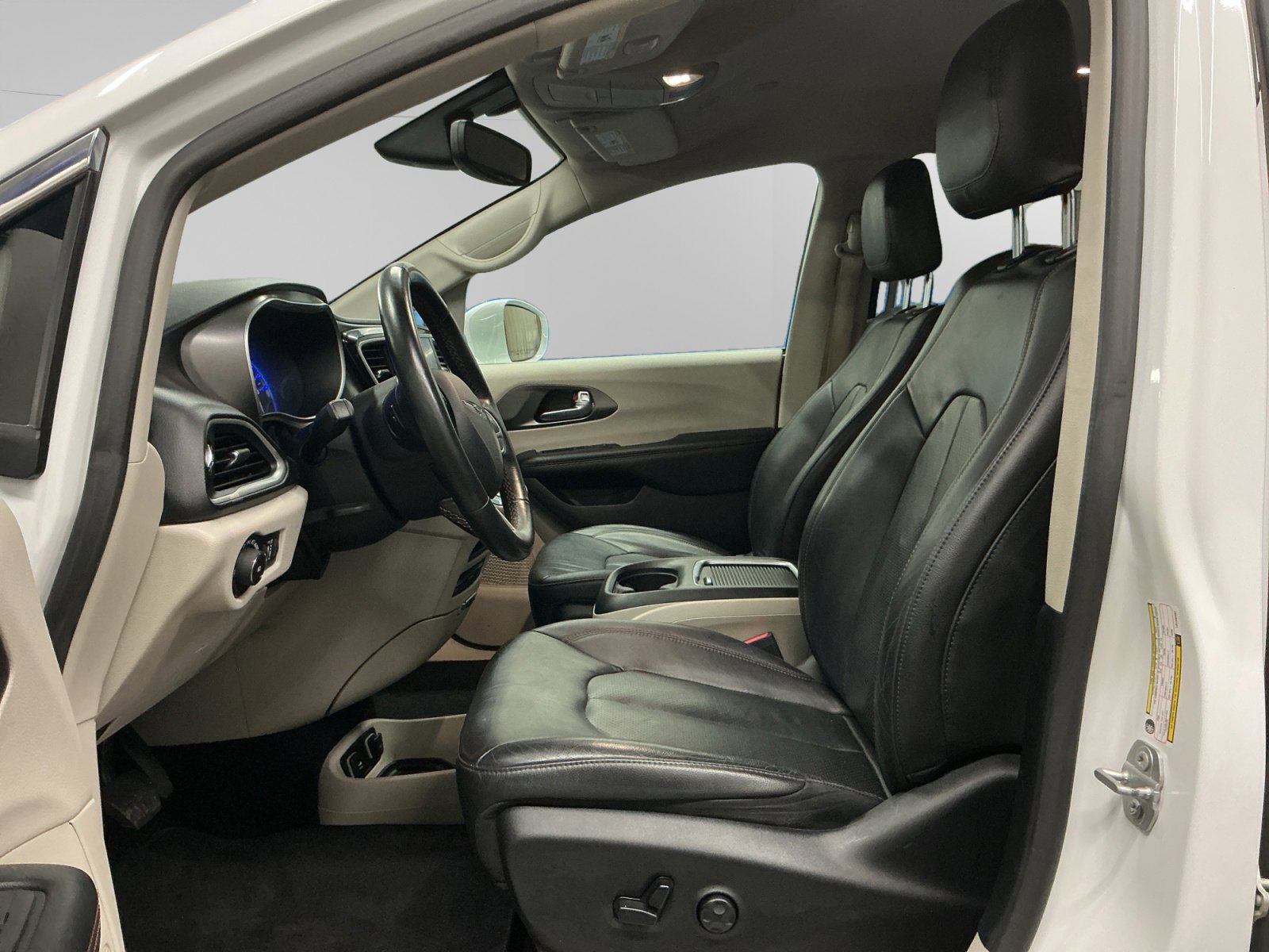 Used 2020 Chrysler Pacifica Touring-L Plus image 9