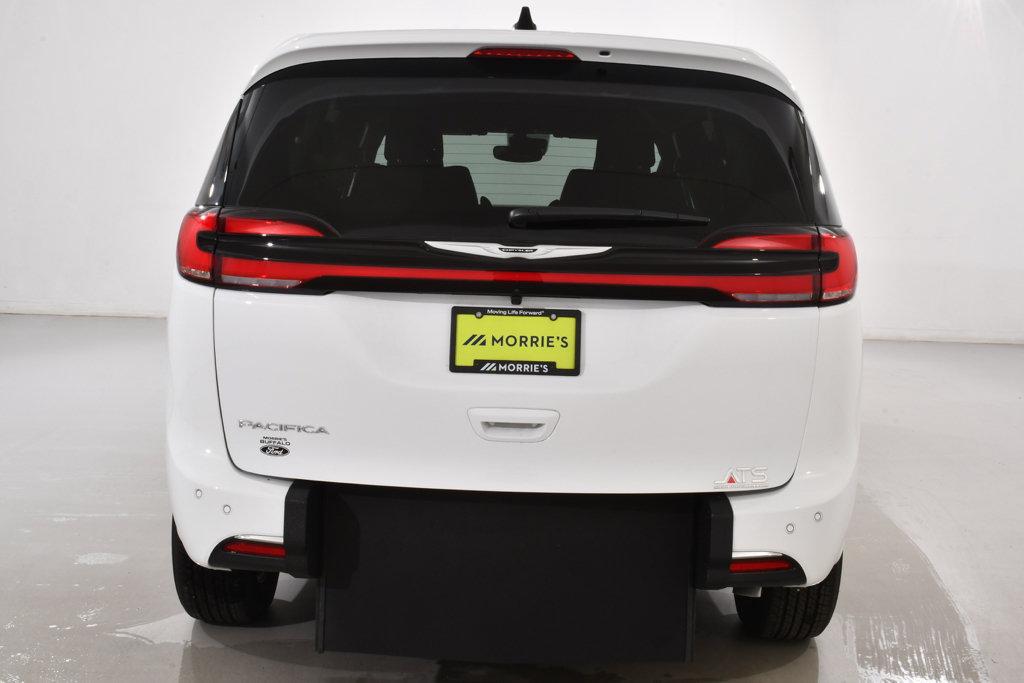 Used 2026 Chrysler Pacifica Select FWD image 14