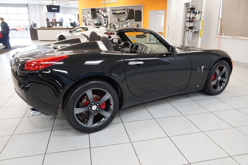 Used 2007 Pontiac Solstice Convertible RWD image 9