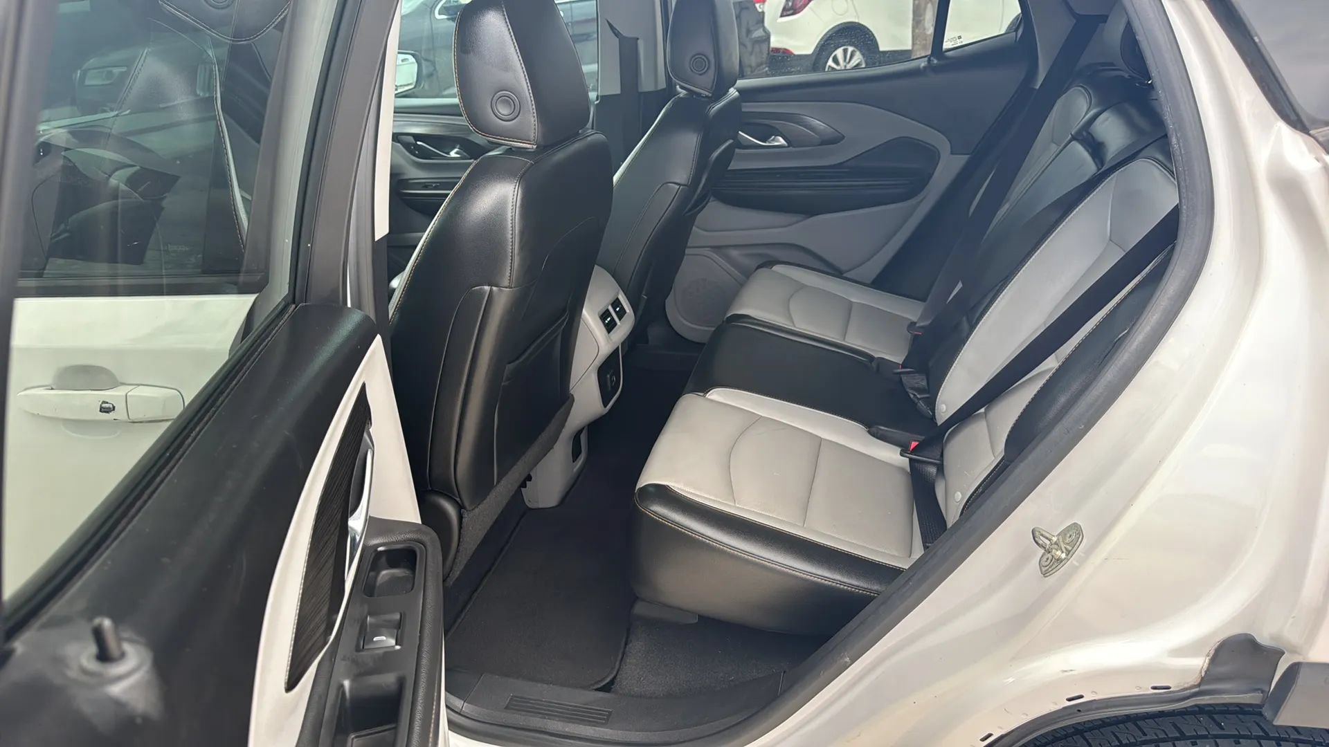 Used 2019 GMC Terrain SLT FWD image 14