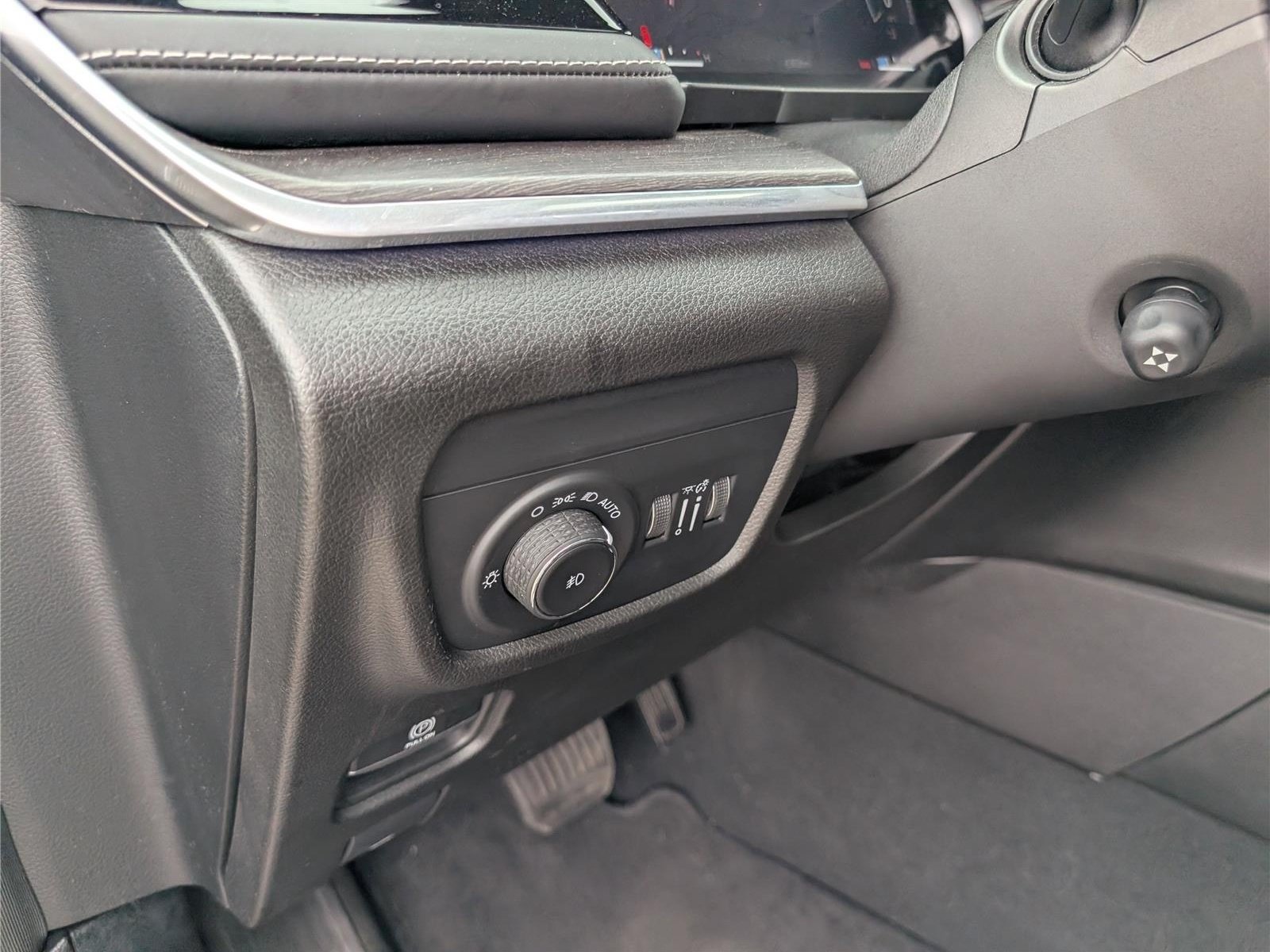 Used 2023 Jeep Grand Cherokee L Overland AWD/4WD image 24