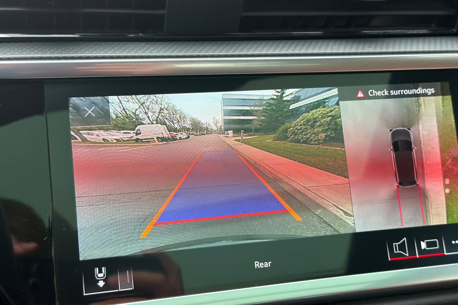 Used 2020 Audi Q3 2.0T Prestige w/ Prestige Package image 27