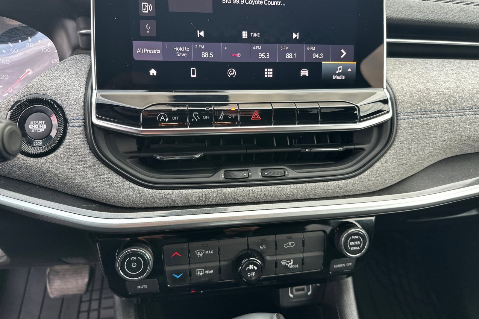 Used 2024 Jeep Compass Latitude image 27