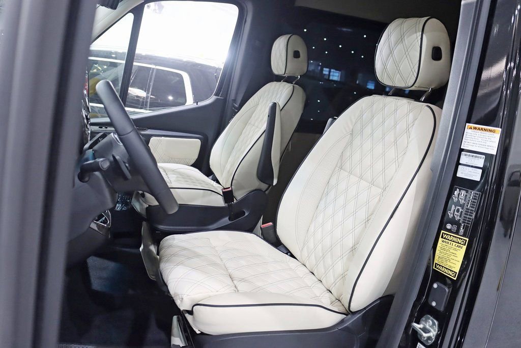 Used 2024 Mercedes-Benz Sprinter 3500 image 25