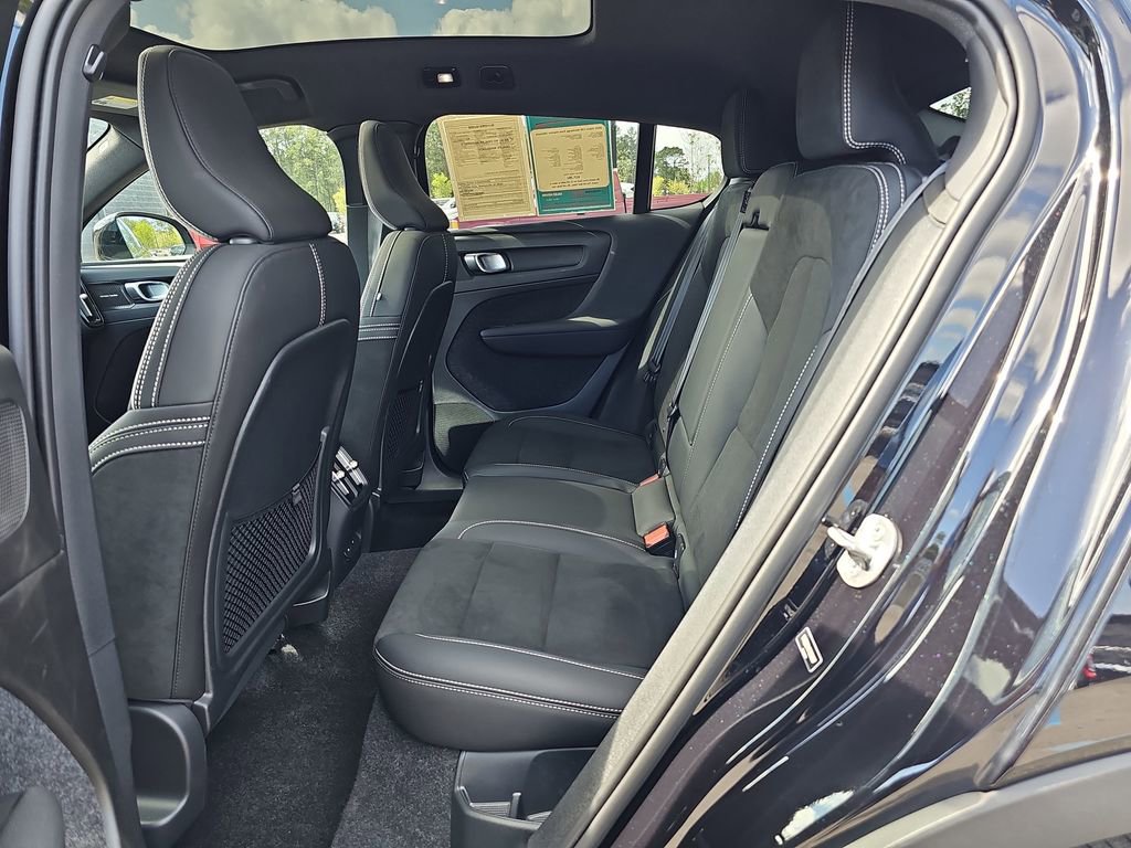 Used 2023 Volvo C40 P8 Recharge Ultimate image 18