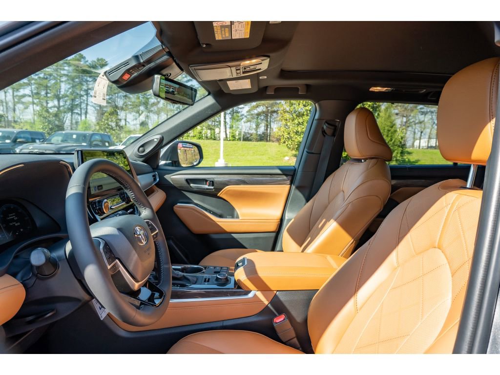 Certified 2026 Toyota Highlander Platinum image 11