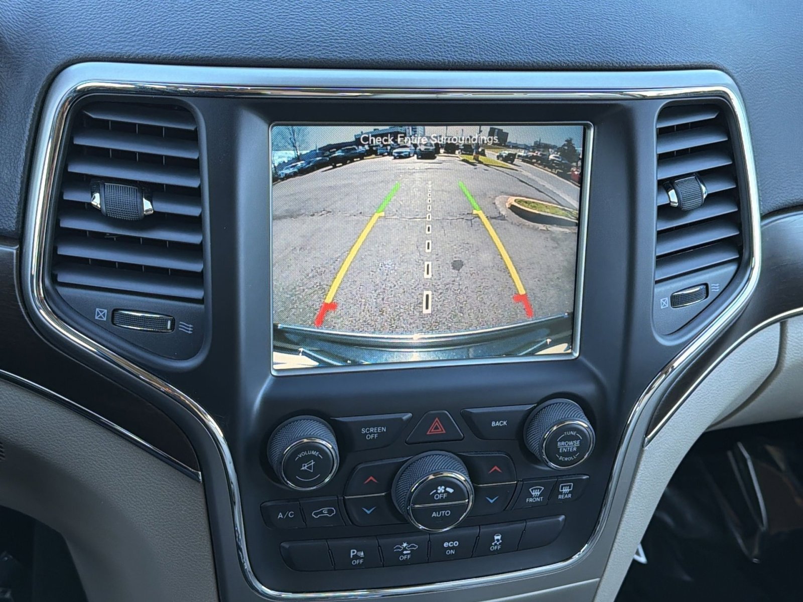 Used 2015 Jeep Grand Cherokee Limited w/ Luxury Group II image 19