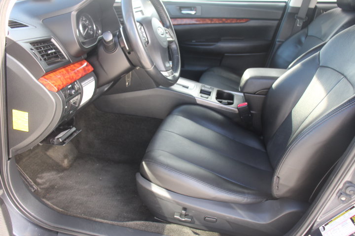 Used 2012 Subaru Outback 3.6R Limited w/ Moonroof Pkg AWD/4WD image 12