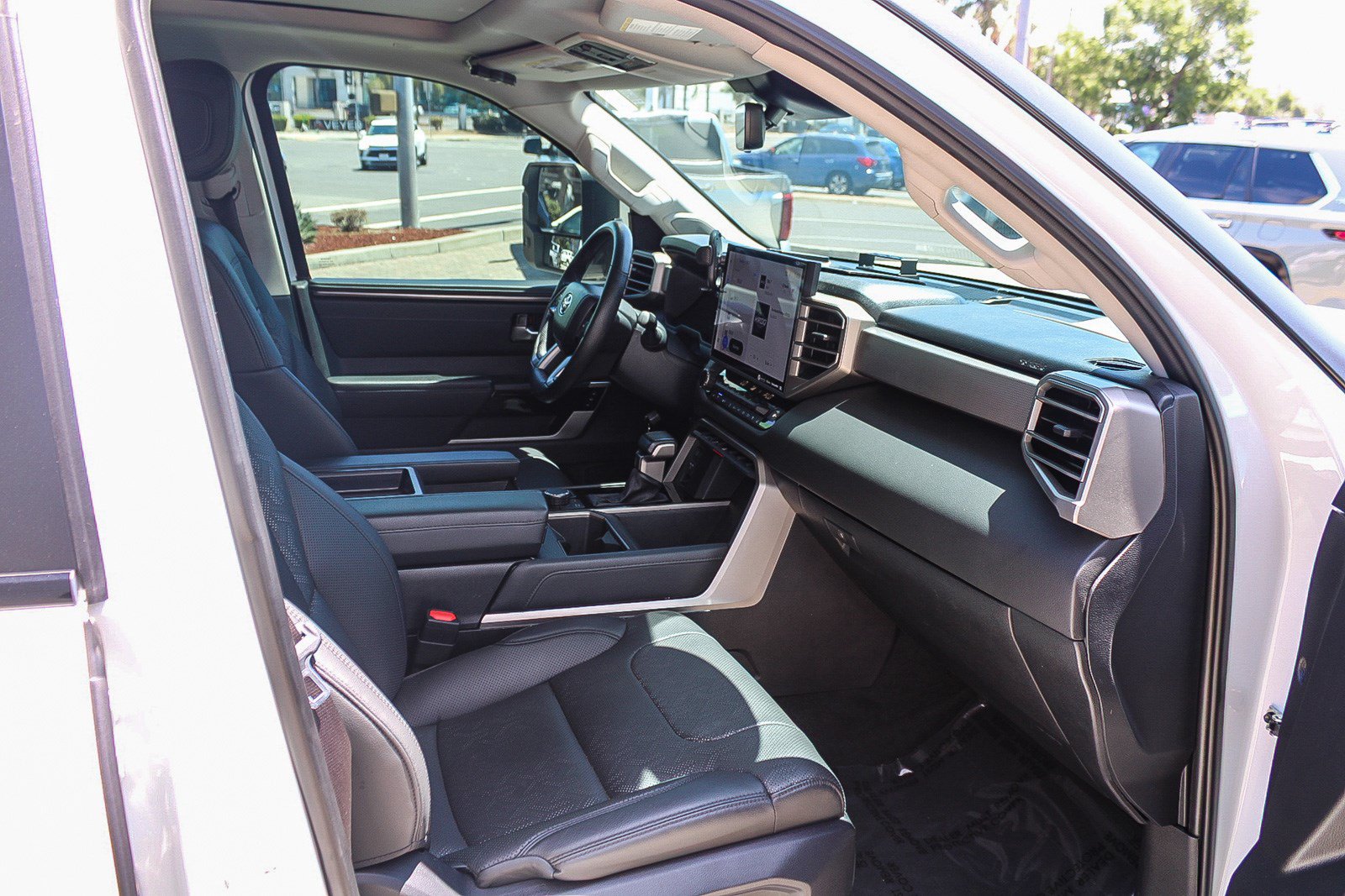 Used 2024 Toyota Tundra Limited AWD/4WD image 18