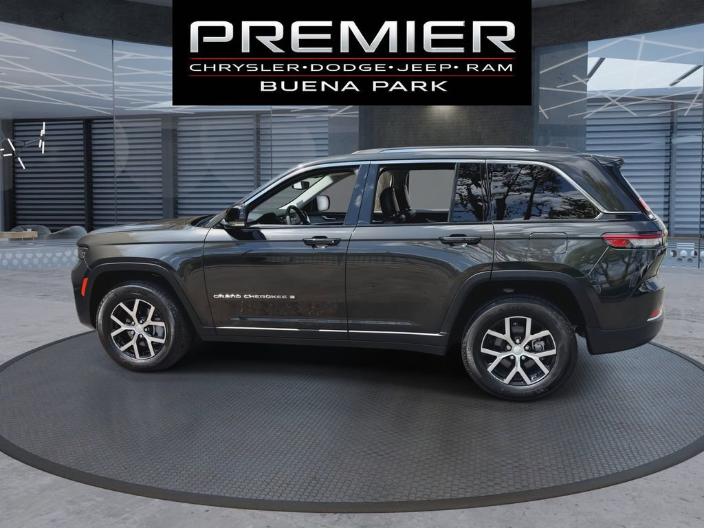 Used 2023 Jeep Grand Cherokee Limited w/ Trailer Tow Prep Group (B) AWD/4WD image 5