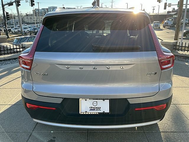 Certified 2025 Volvo XC40 B5 Core image 9