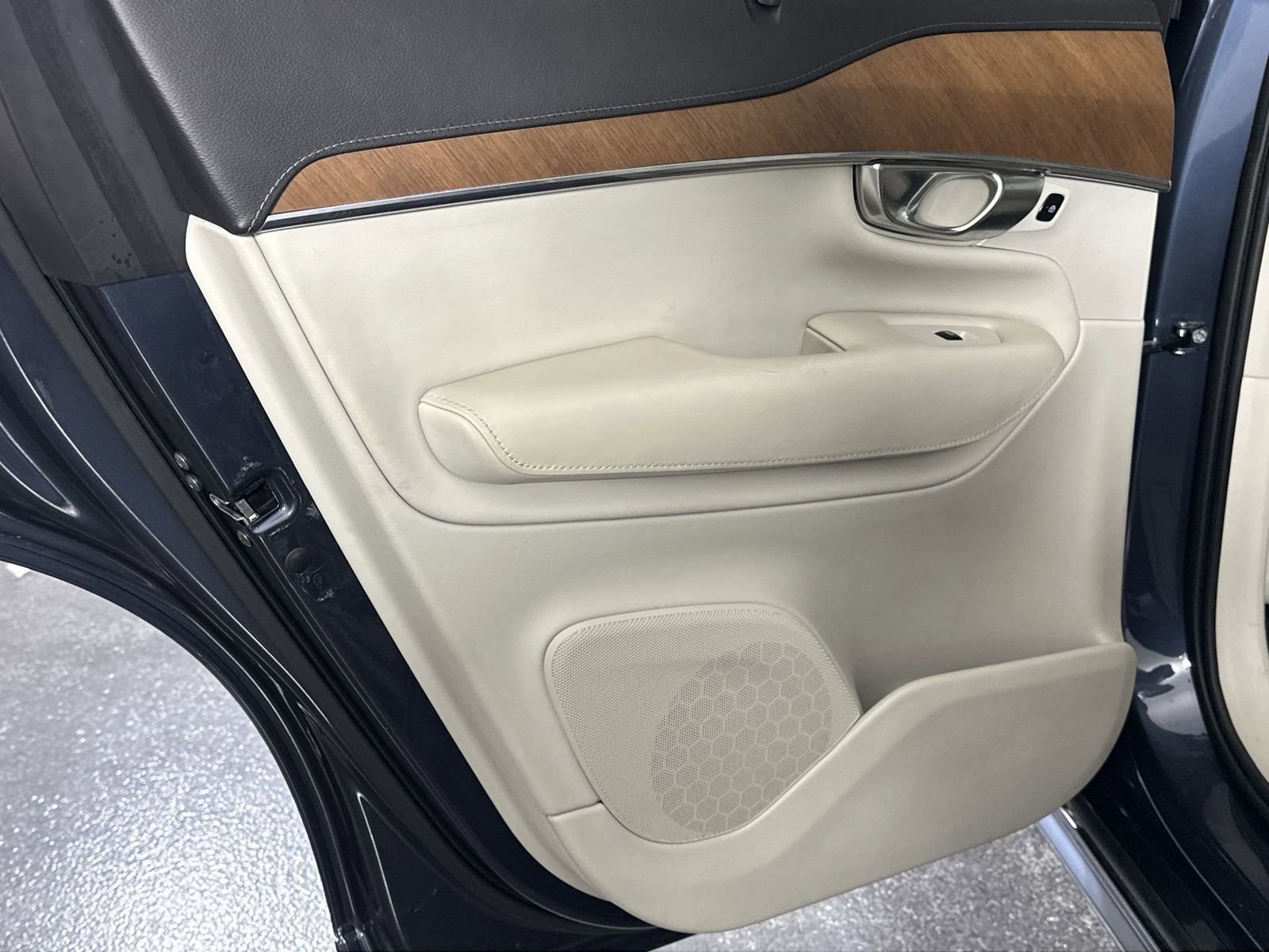 Used 2020 Volvo XC90 T6 Inscription w/ Protection Package Premier image 34