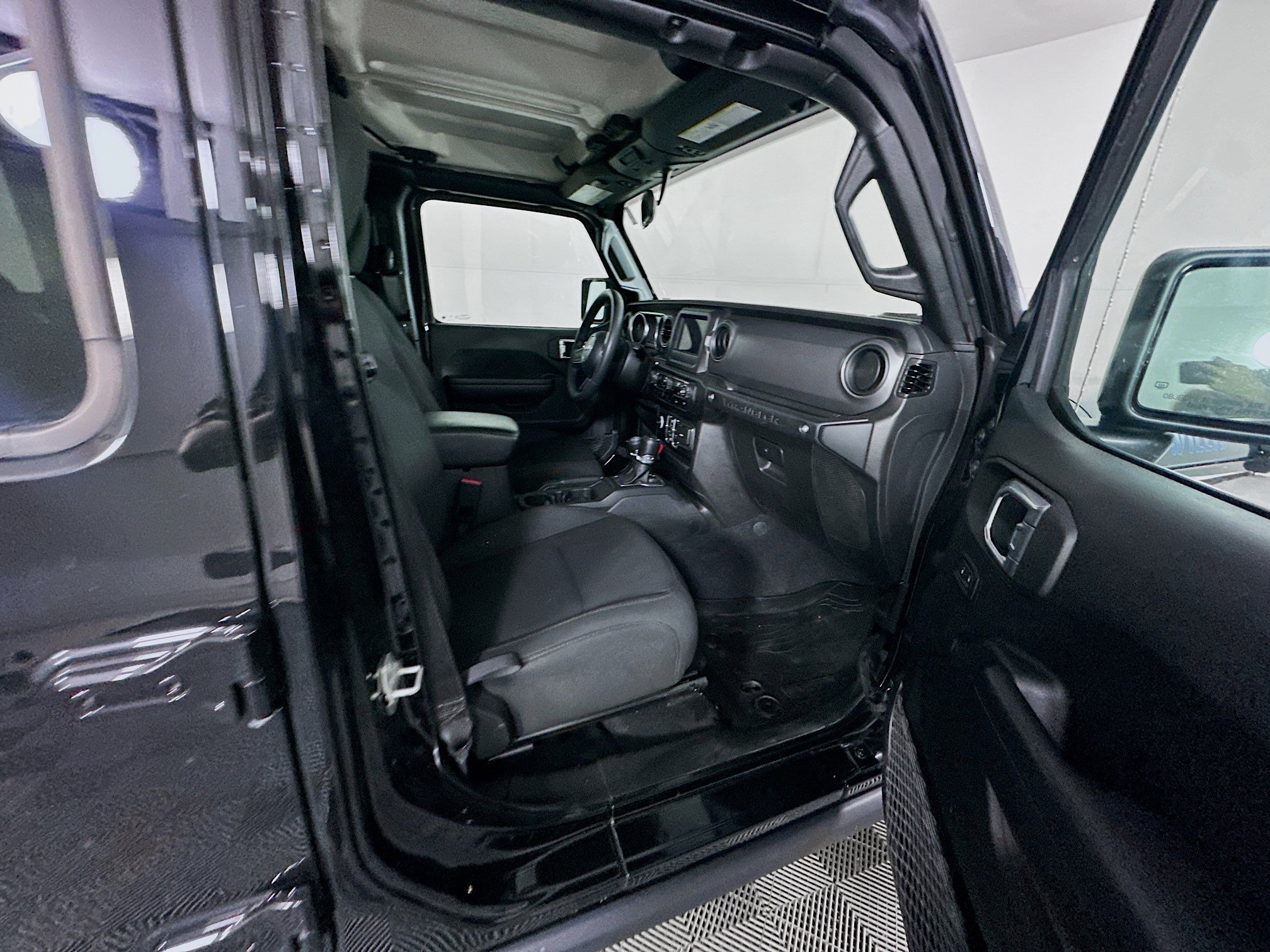 Used 2023 Jeep Wrangler Unlimited w/ Convenience Group image 29