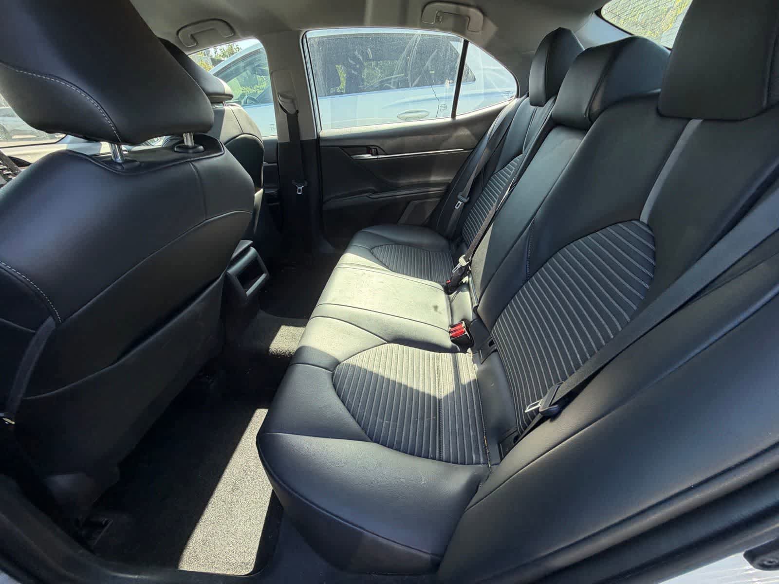 Used 2022 Toyota Camry SE w/ Carpet Mat Package (TMS) FWD image 5