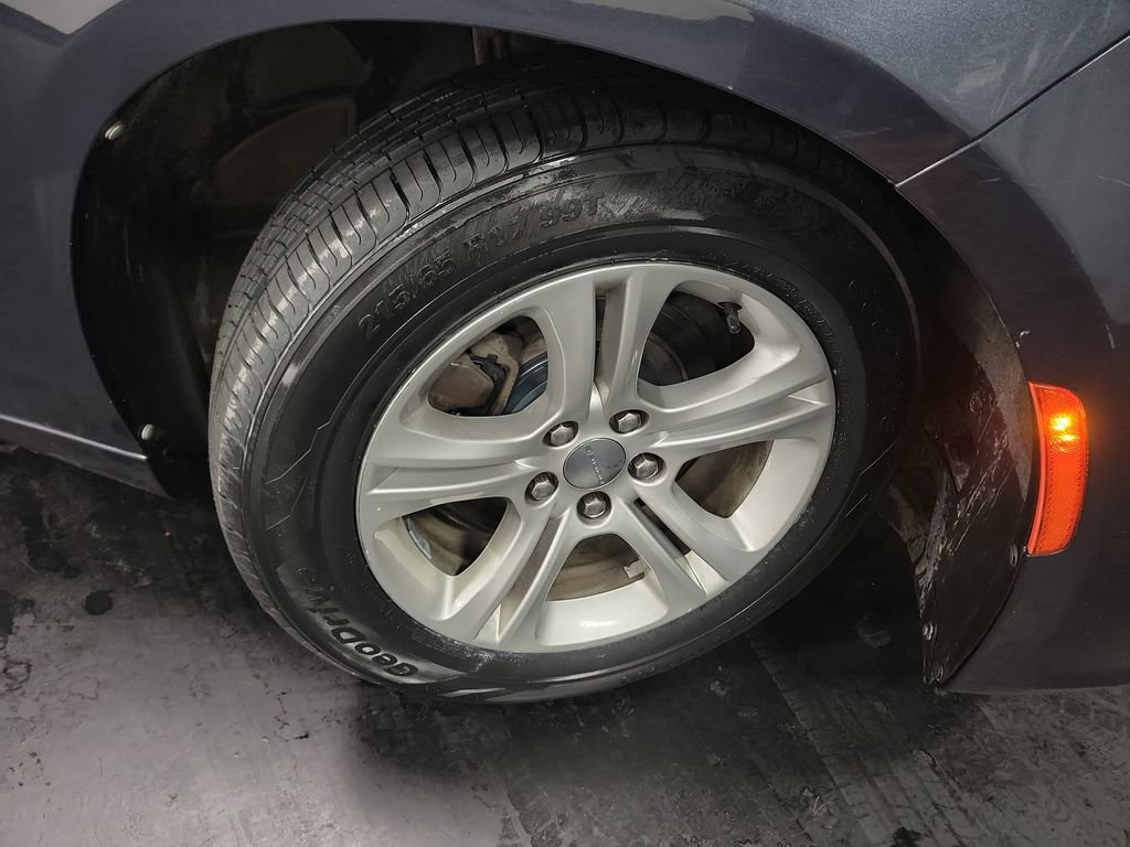 Used 2019 Dodge Charger SXT RWD image 11
