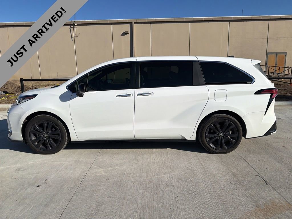 Used 2022 Toyota Sienna XSE image 8