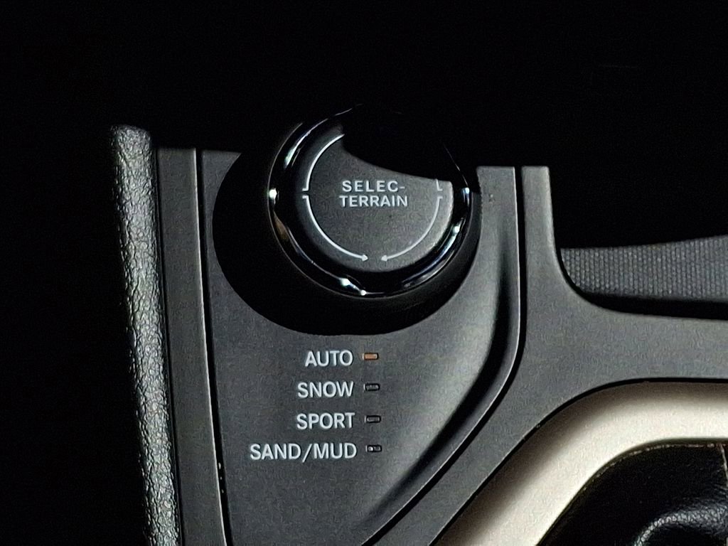 Used 2018 Jeep Cherokee Limited AWD/4WD image 24