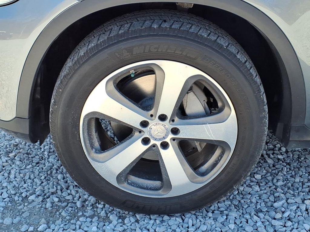 Used 2017 Mercedes-Benz GLC 300 4MATIC Coupe image 38