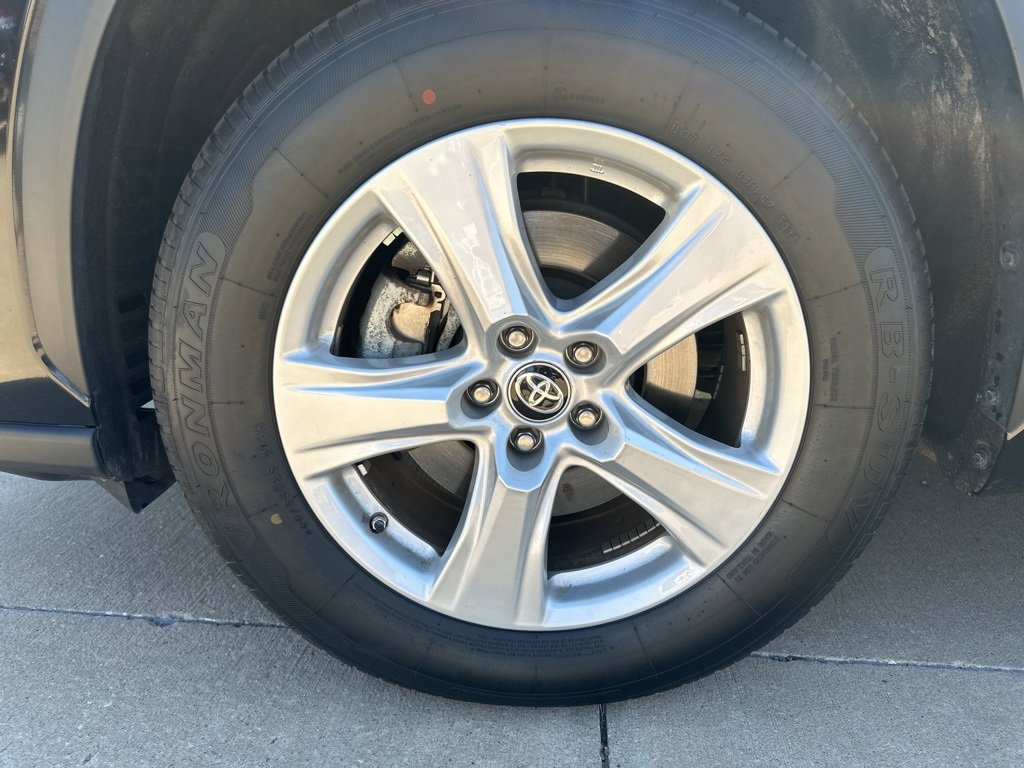 Used 2024 Toyota Highlander LE image 9