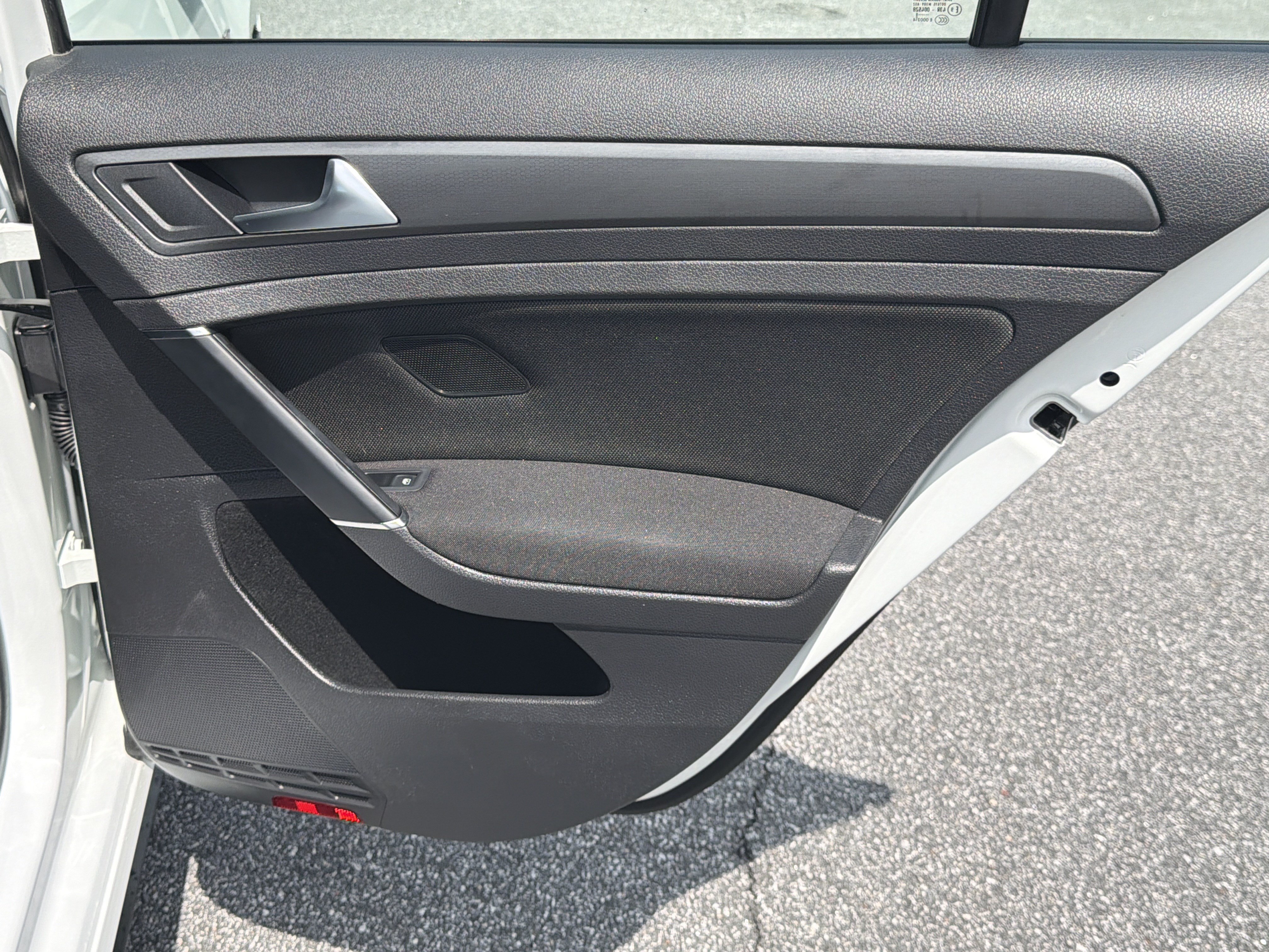 Used 2018 Volkswagen GTI SE FWD image 19