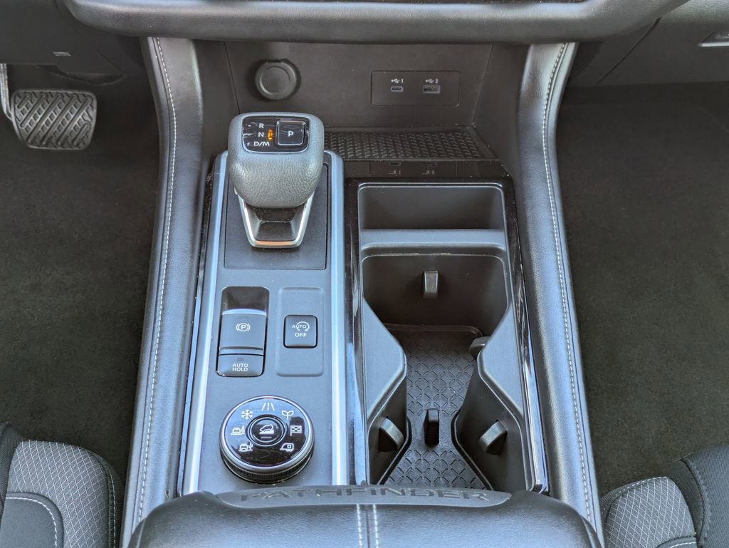 Used 2024 Nissan Pathfinder SV image 19