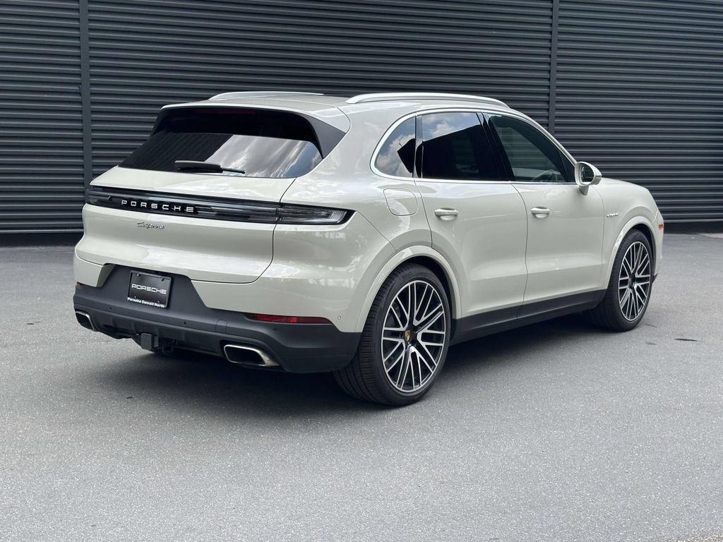Certified 2025 Porsche Cayenne E-Hybrid AWD/4WD image 5