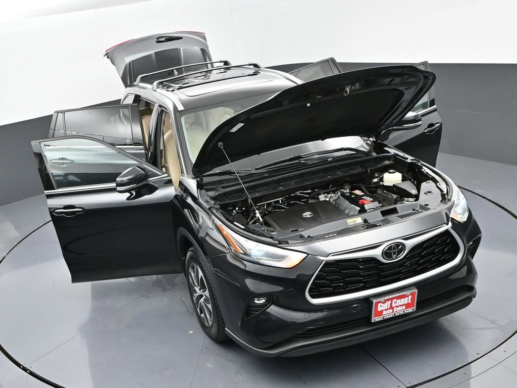 Certified 2021 Toyota Highlander XLE image 47