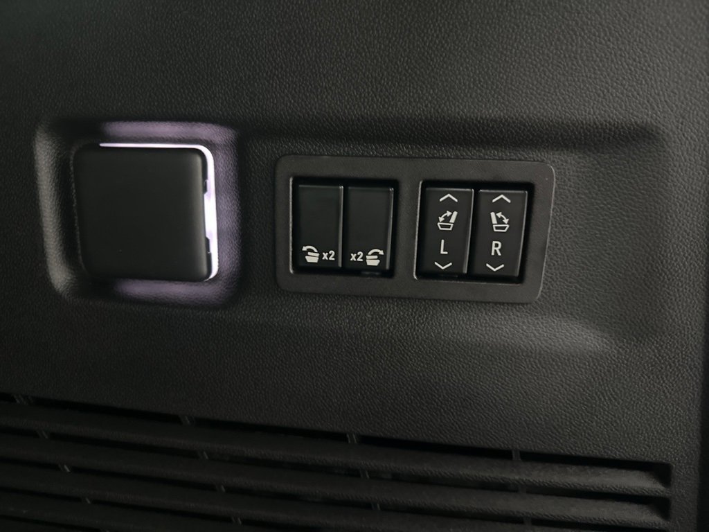 Used 2023 Chevrolet Suburban High Country image 45