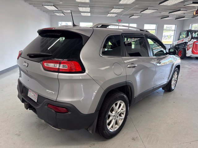 Used 2016 Jeep Cherokee Latitude w/ Cold Weather Group AWD/4WD image 12