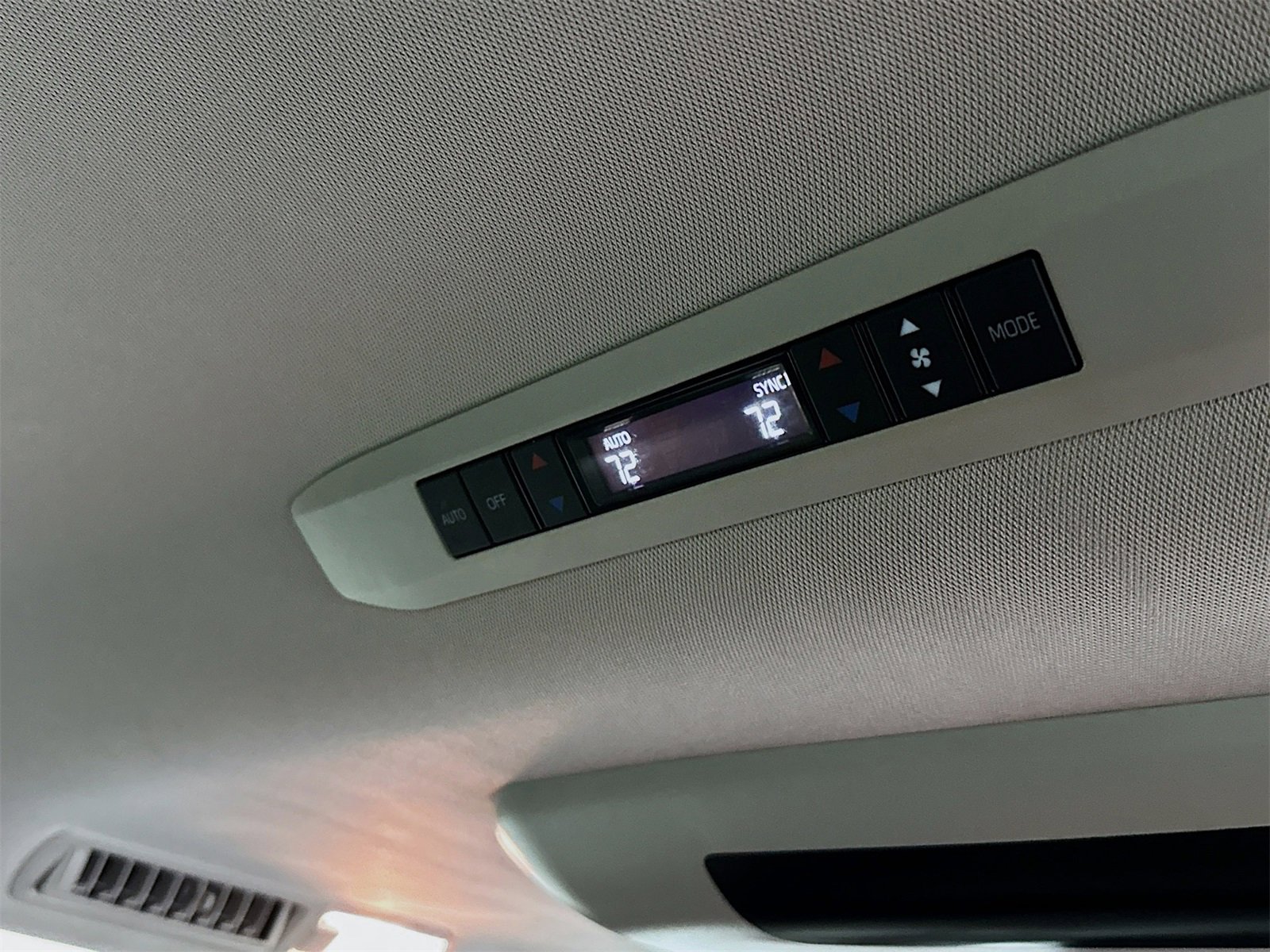 Certified 2023 Toyota Sienna XLE image 28