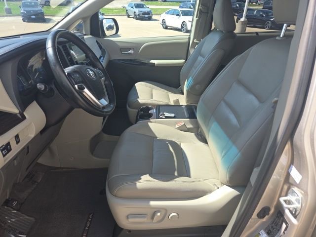 Used 2015 Toyota Sienna XLE image 11