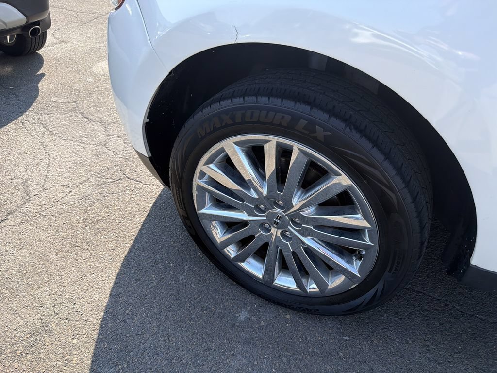 Used 2014 Lincoln MKX AWD w/ Equipment Group 102A image 30