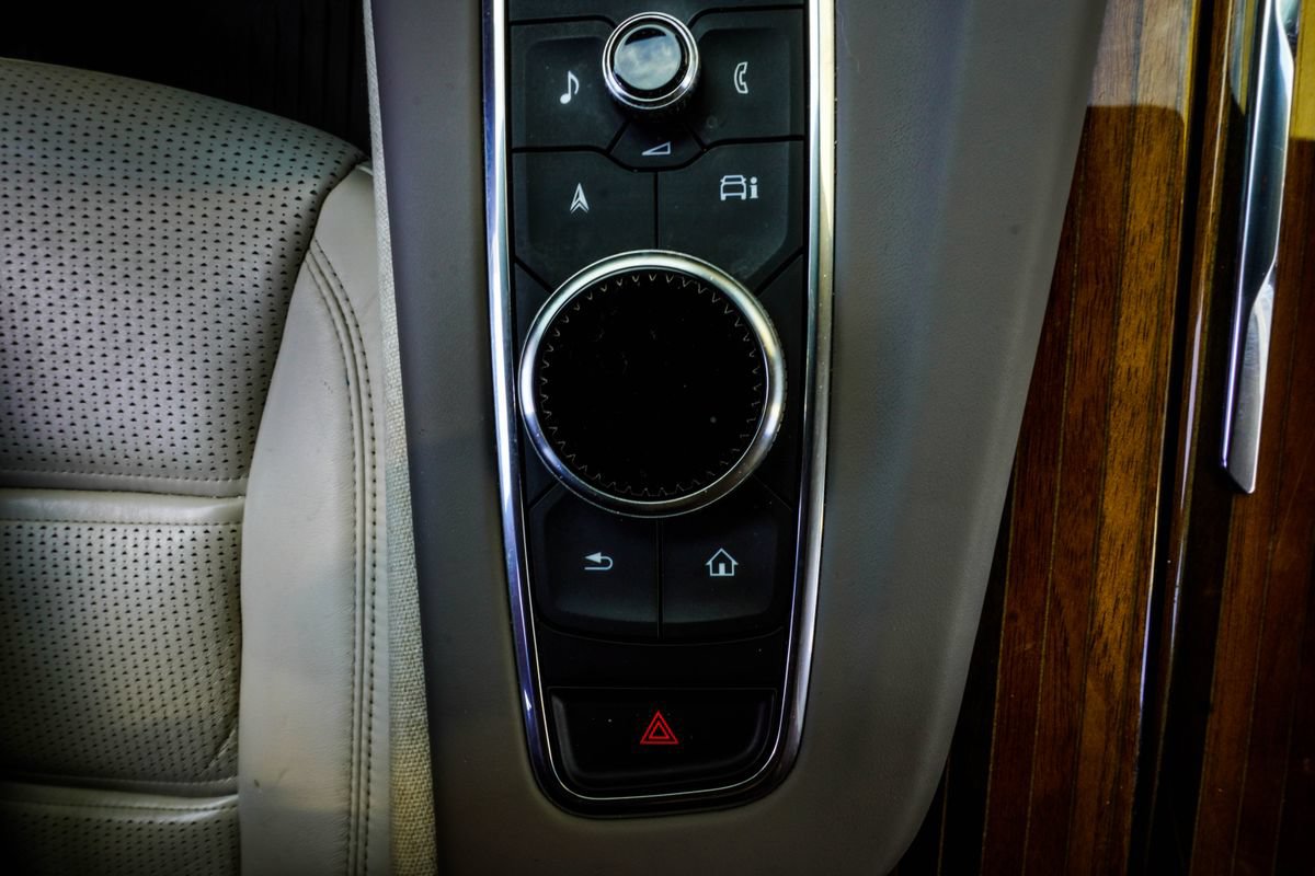 Used 2024 Cadillac Escalade ESV Sport Platinum w/ LPO, ONYX Package AWD/4WD image 19