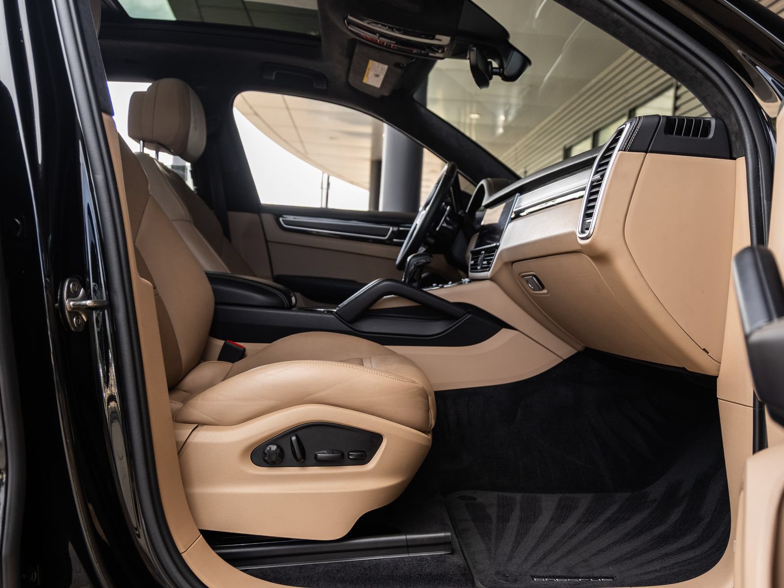 Certified 2023 Porsche Cayenne GTS AWD/4WD image 43