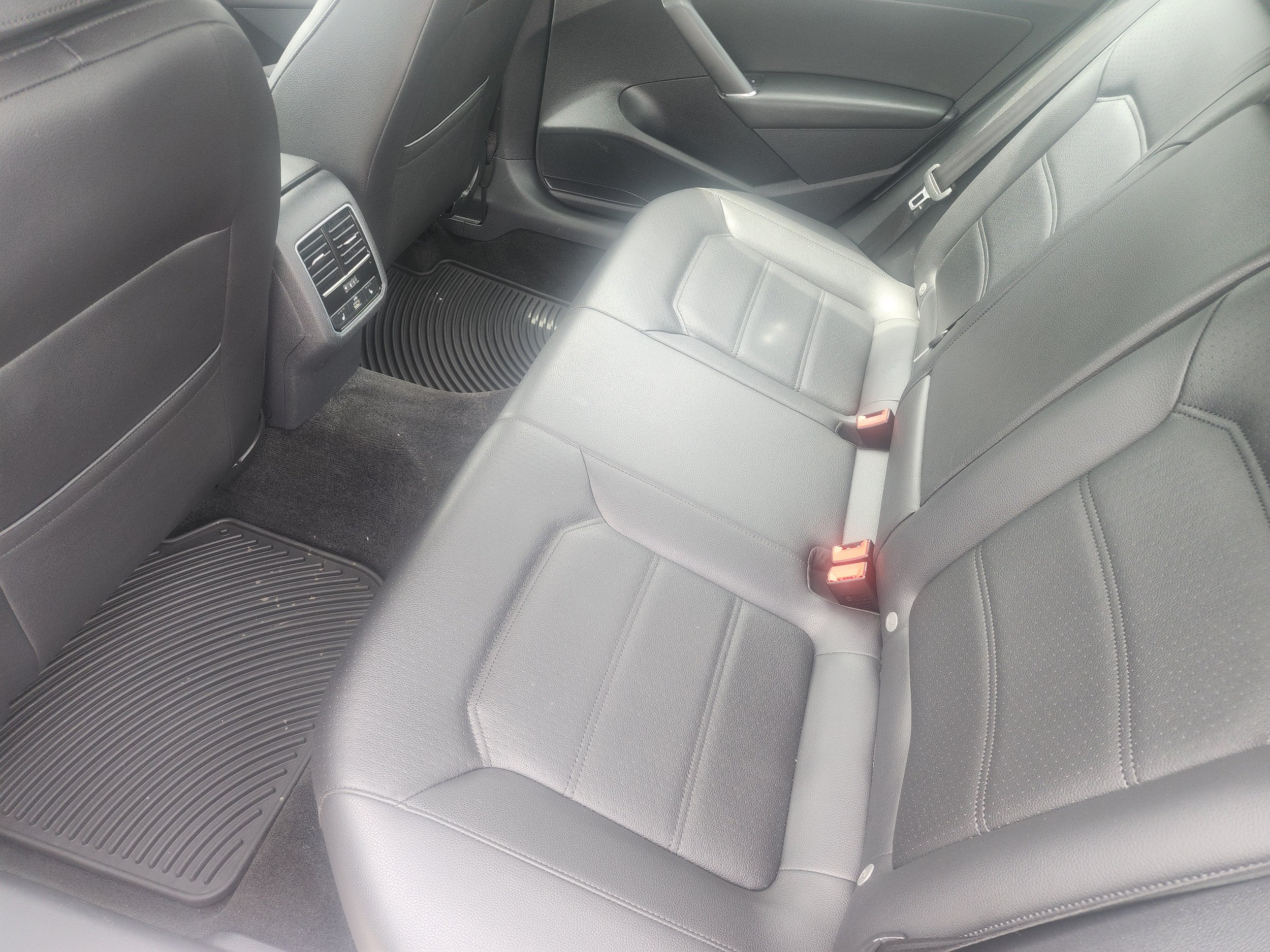 Used 2017 Volkswagen Passat 1.8T SE FWD image 7