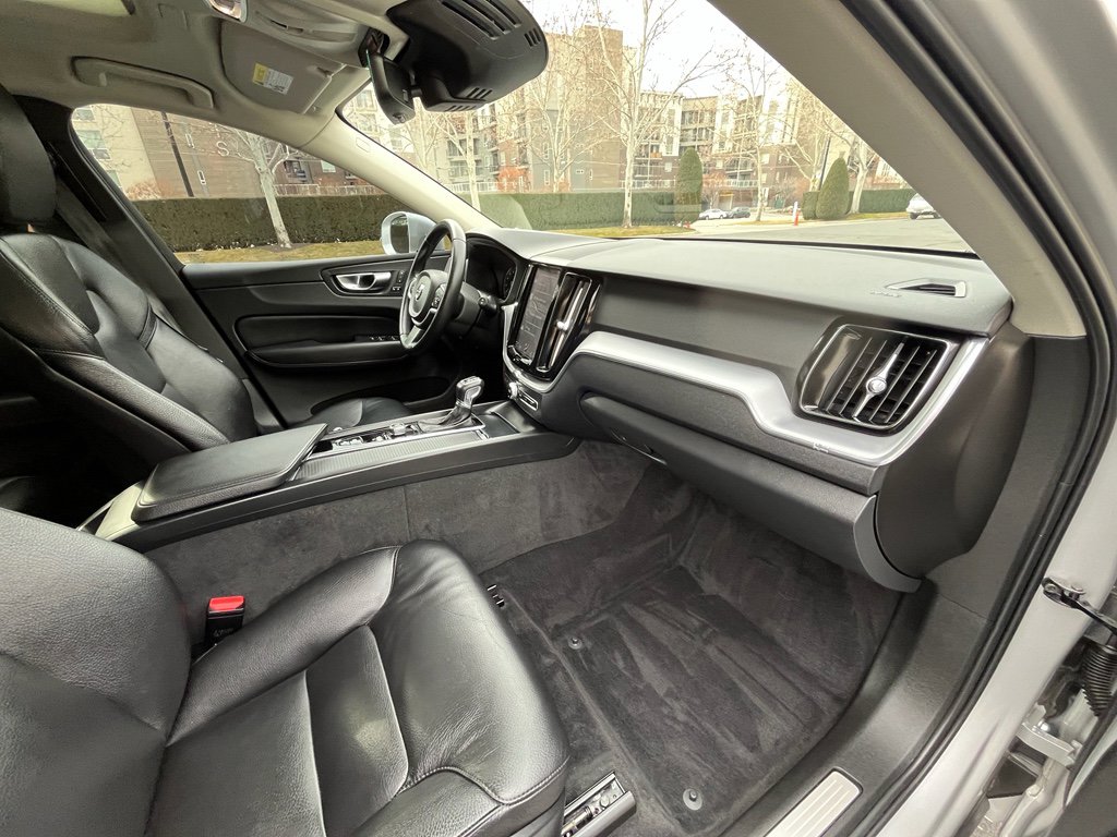 Used 2020 Volvo XC60 T6 Momentum image 25