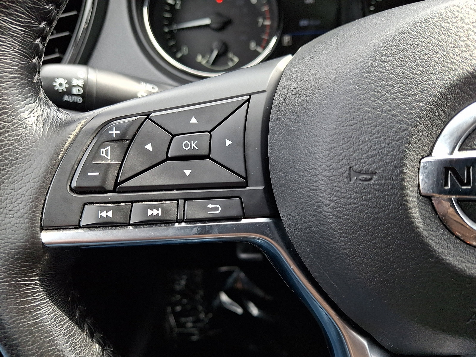 Used 2019 Nissan Rogue SV w/ Premium Package image 20