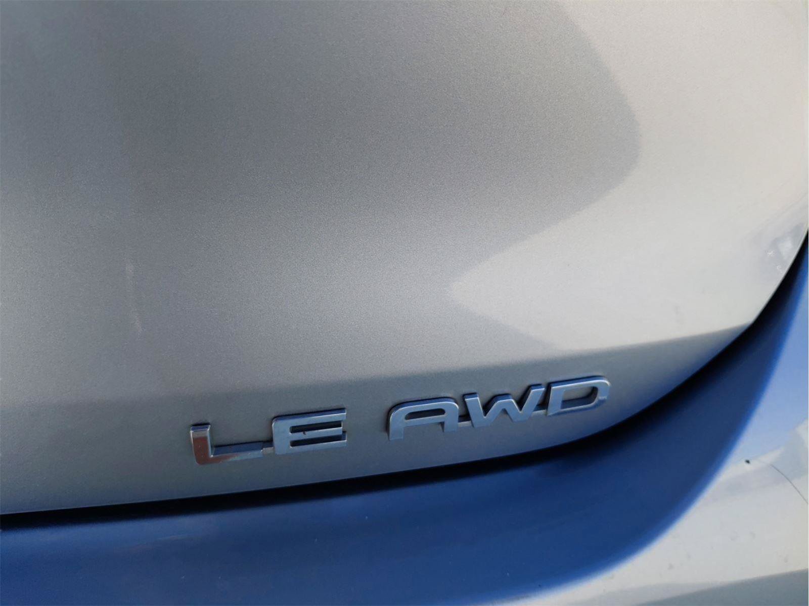 Used 2024 Toyota Highlander LE AWD/4WD image 24