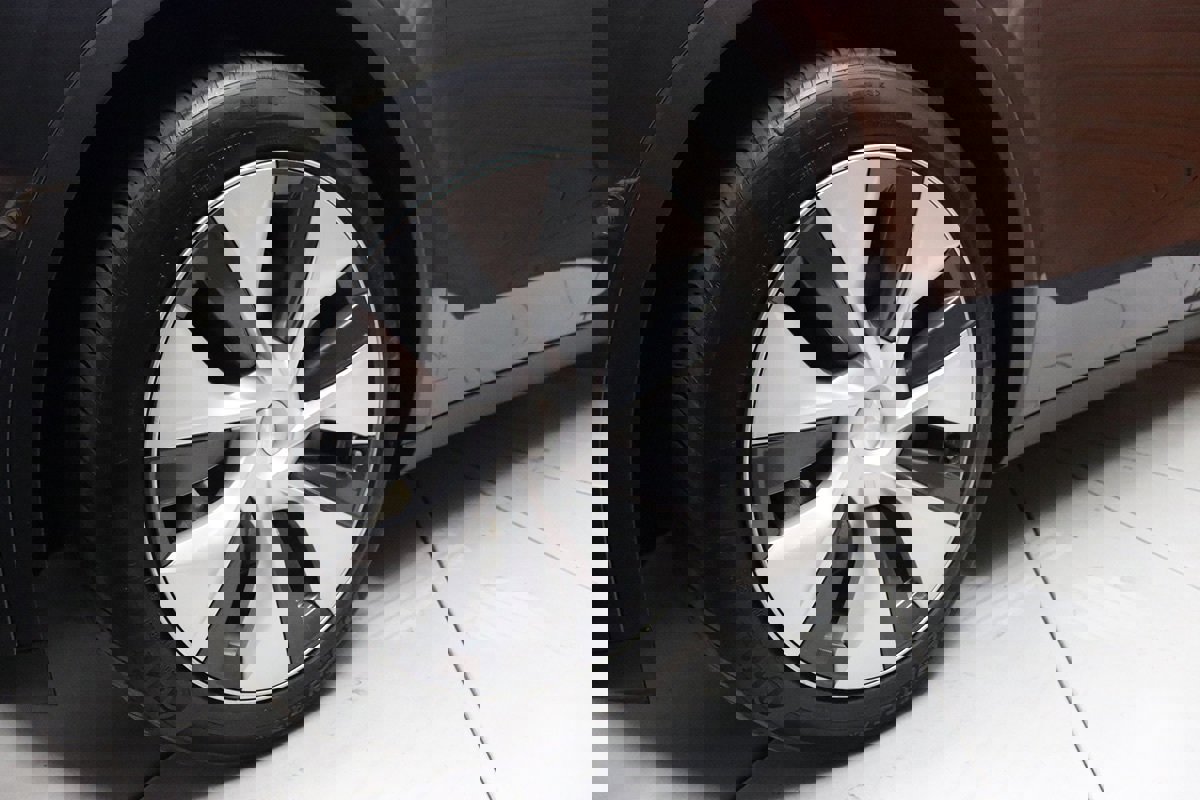 Used 2022 Tesla Model Y Long Range image 56