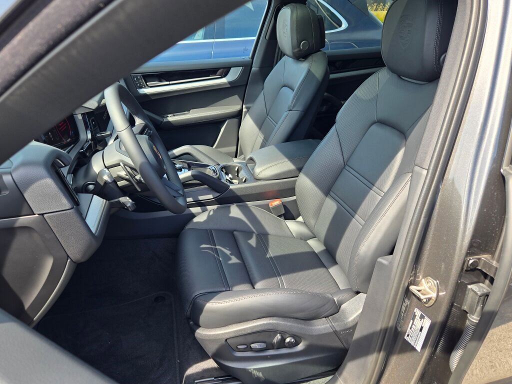 New 2026 Porsche Cayenne Coupe image 5