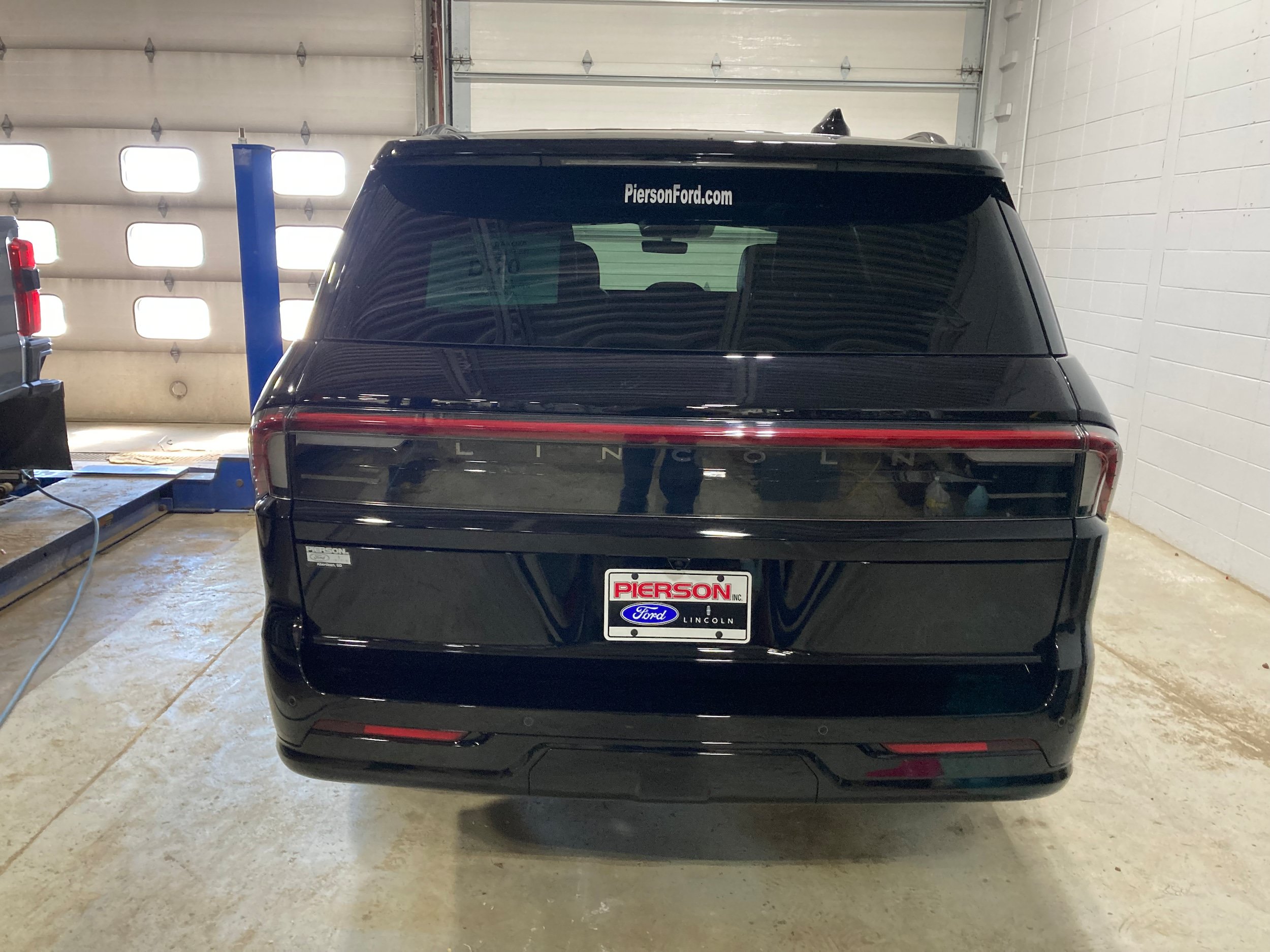 Used 2026 Lincoln Navigator L Reserve w/ Jet Appearance Package AWD/4WD image 14