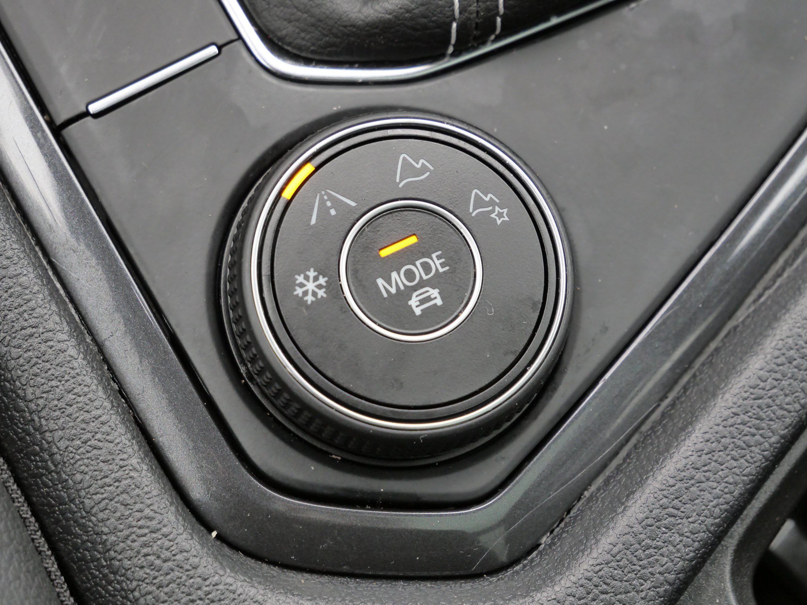 Used 2023 Volkswagen Tiguan SEL R-Line image 29