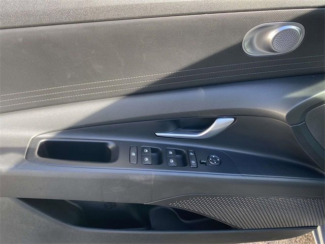 Used 2023 Hyundai Elantra SE image 14