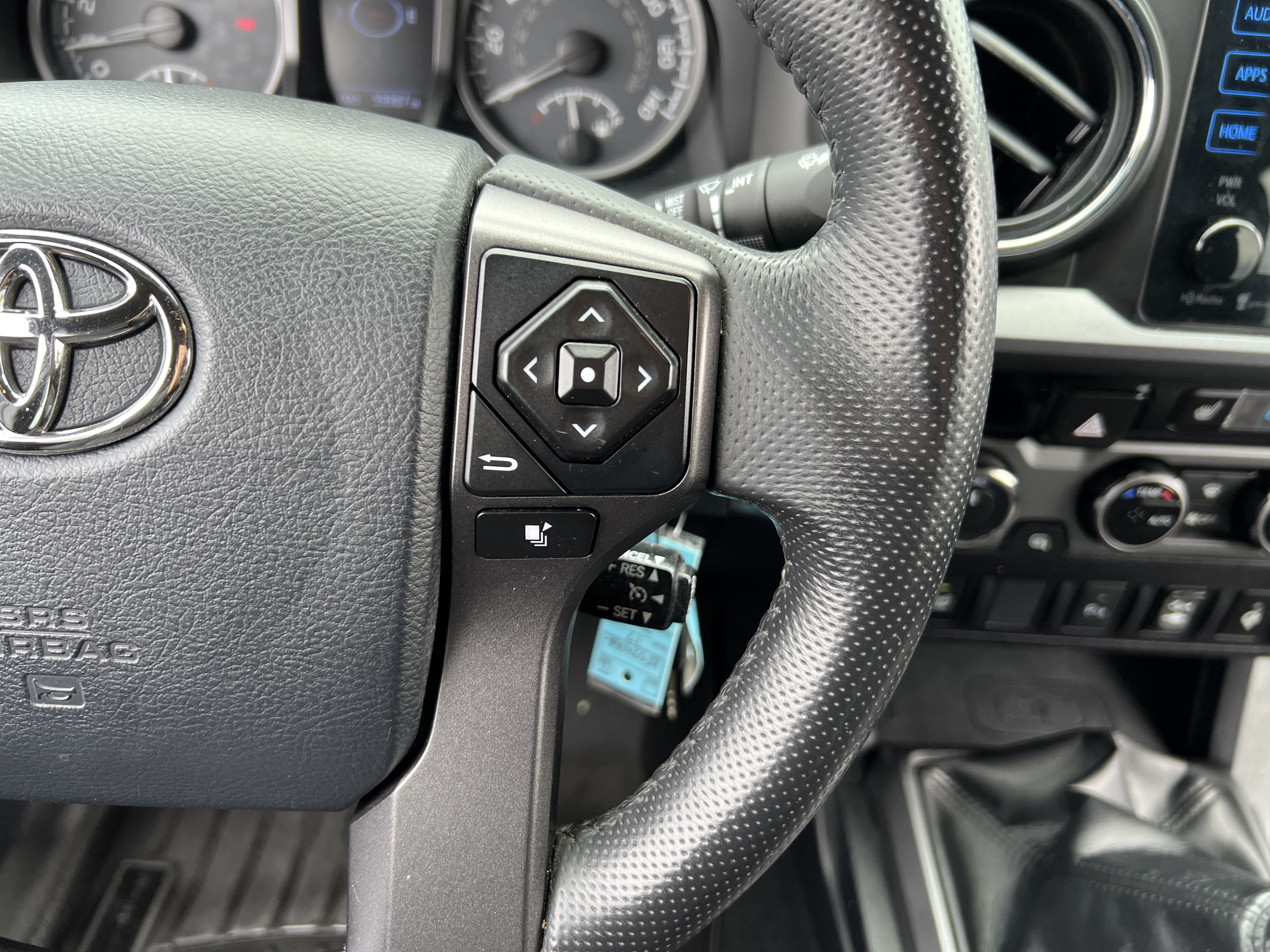 Used 2017 Toyota Tacoma TRD Sport w/ Premium & Technology Package AWD/4WD image 30